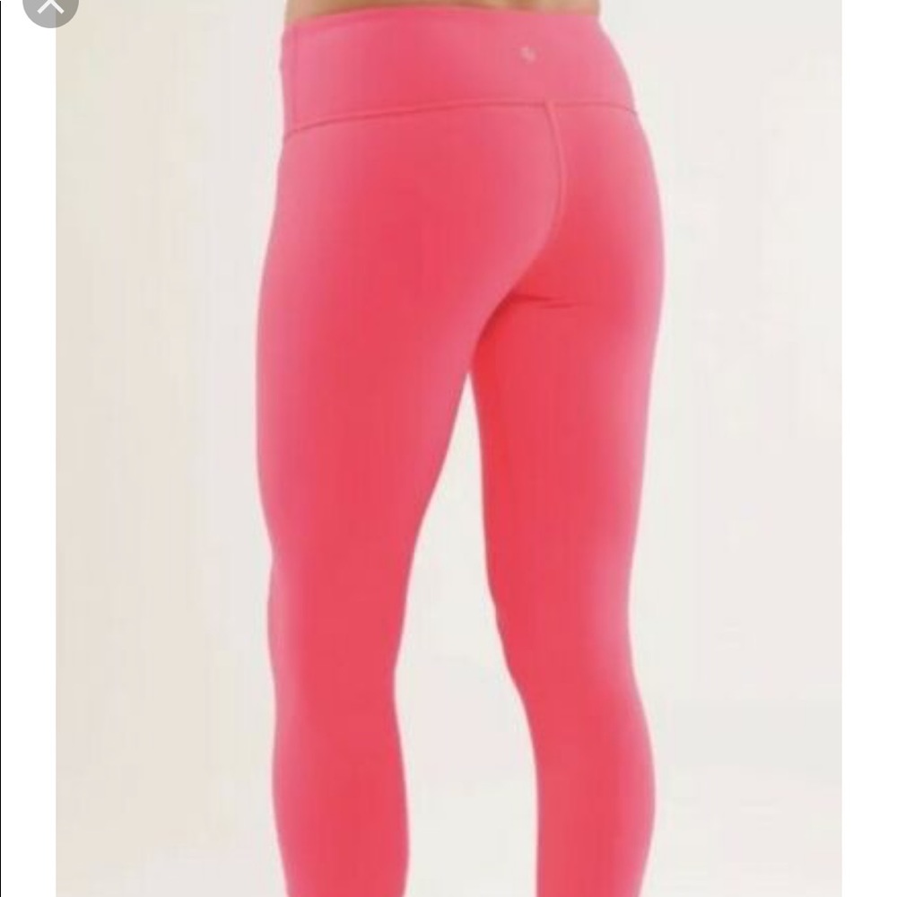 Hot pink Wunder under leggings